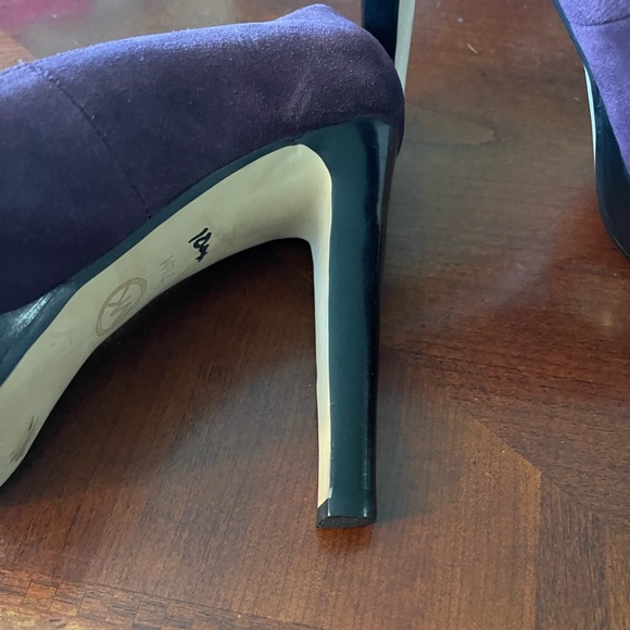 Michael Kors Purple, Black Suede Badass platform Gold MK pumps in size 7.5. - Picture 11 of 11
